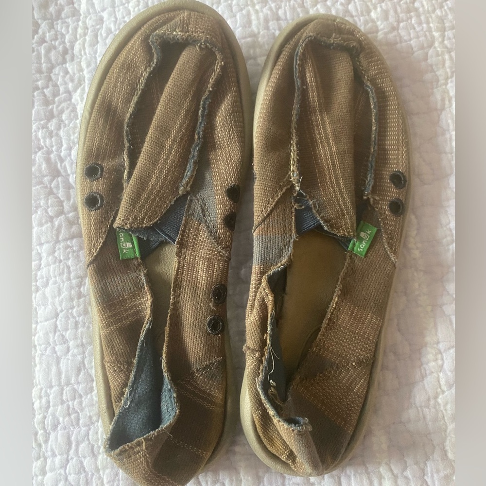 Sanuk slip on shoes